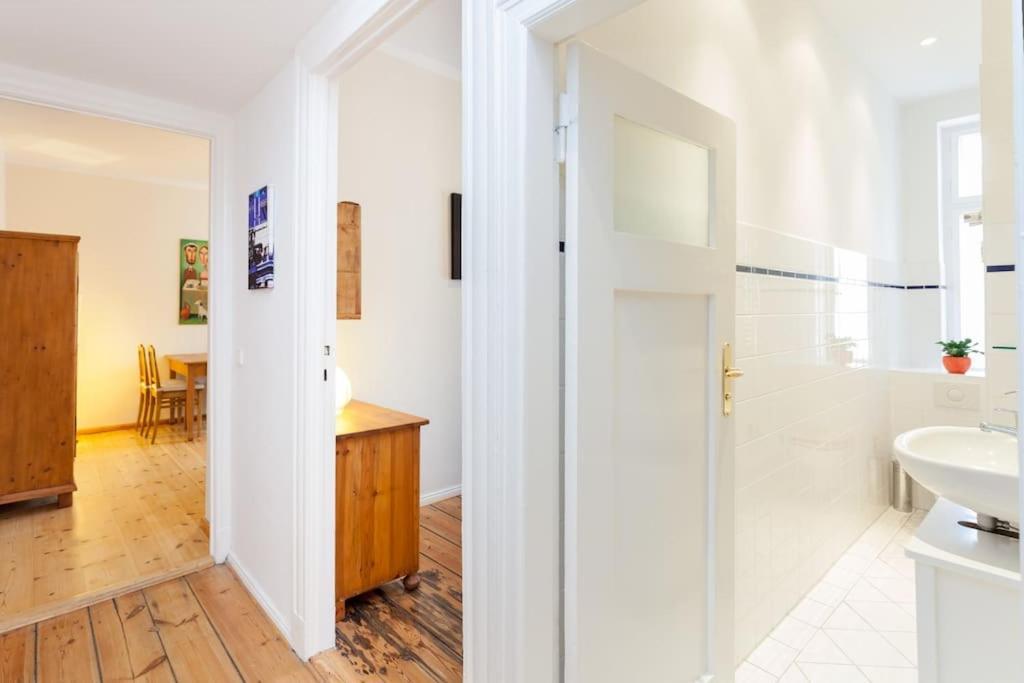 Zentrale Altbauwohnung Im Helmholtzkiez Berlin Kültér fotó
